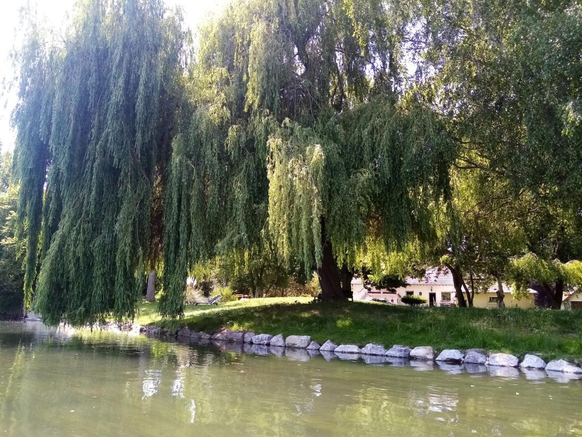 Havre De Paix Au Bords De L'Eure - Divers Hebergements Garennes-sur-Eure 外观 照片